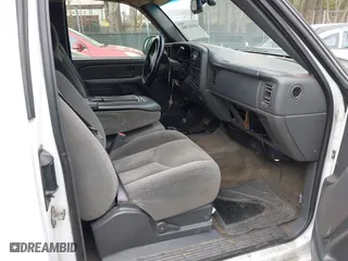 2006 Chevrolet Silverado 1500 LT2 with VIN 2GCEK19B761109126, listed as a IAAI auction lot 41681380 with 335,592 mi miles. Bid and sale history available at carsss.com. Image 5.