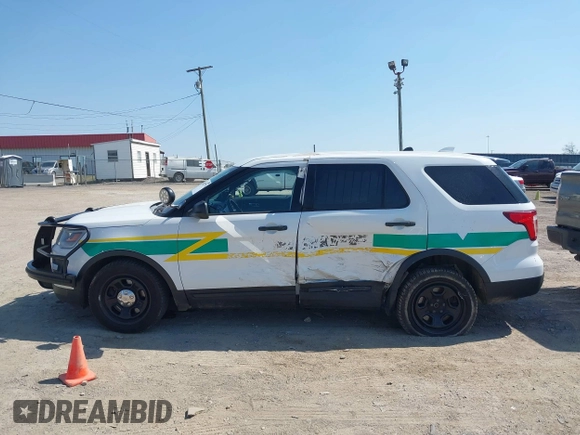 2017 Ford Police Interceptor Utility z VIN 1FM5K8AR7HGA77216, wystawiony jako IAAI lot #41781753 z przebiegiem 151 245 mil mil oraz . Historia ofert i sprzedaży dostępna na DreamBid. Obrazek 14.