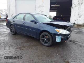2004 Toyota Camry LE with VIN 4T1BE32K74U353761, listed as a IAAI auction lot 41954498 with 60,152 mi miles. Bid and sale history available at carsss.com. Image 1.