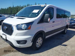 2024 Ford Transit Passenger XL z VIN 1FBAX2Y88RKA11307, wystawiony jako IAAI lot #42620775 z przebiegiem 13 624 mil mil oraz . Historia ofert i sprzedaży dostępna na DreamBid. Obrazek 17.