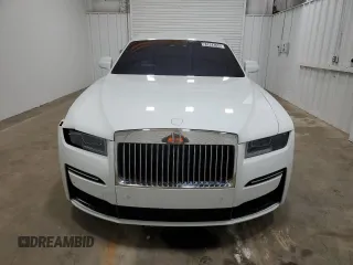 2021 Rolls-Royce Ghost z VIN SCATV0C09MU204490, wystawiony jako Copart lot #81747624 z przebiegiem Nie podano mil oraz Szkody całkowita. Historia ofert i sprzedaży dostępna na DreamBid. Obrazek 5.