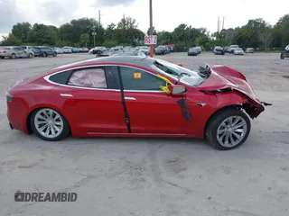 2019 Tesla Model S 75D с VIN 5YJSA1E21KF304075, выставлен на аукционе IAAI как лот 41193021 с пробегом 88 432 миль миль и . История ставок и продаж доступна на DreamBid. Изображение 13.