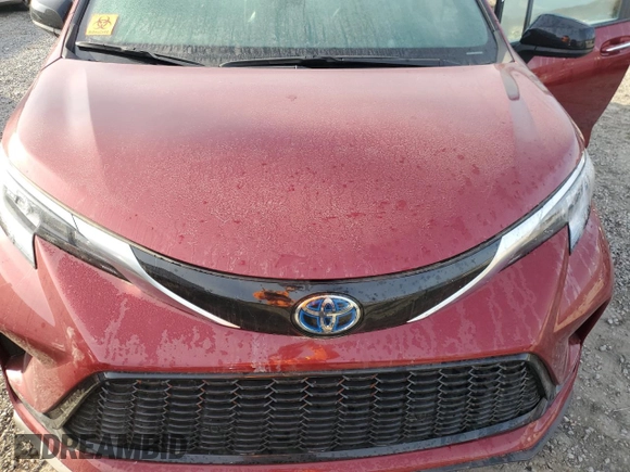 2024 Toyota Sienna XSE with VIN 5TDXSKFC4RS112915, listed as a Copart auction lot 82203294 with 0 mi miles and Salvage Title. Bid and sale history available at carsss.com. Image 12.