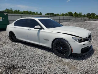 2015 BMW 7 Series 740Li z VIN WBAYE4C5XFD947323, wystawiony jako Copart lot #56962915 z przebiegiem 77 956 mil mil oraz Szkoda całkowita • Salvage title. Historia ofert i sprzedaży dostępna na DreamBid. Obrazek 4.