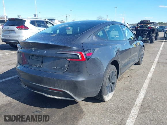 2025 Tesla Model 3 Long Range z VIN 5YJ3E1EBXSF913691, wystawiony jako IAAI lot #41699545 z przebiegiem 3 609 mil mil oraz . Historia ofert i sprzedaży dostępna na DreamBid. Obrazek 4.