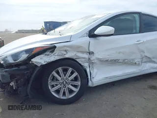 2015 Hyundai Elantra SE с VIN 5NPDH4AE7FH592021, выставлен на аукционе IAAI как лот 42251541 с пробегом Не указан миль и . История ставок и продаж доступна на DreamBid. Изображение 6.