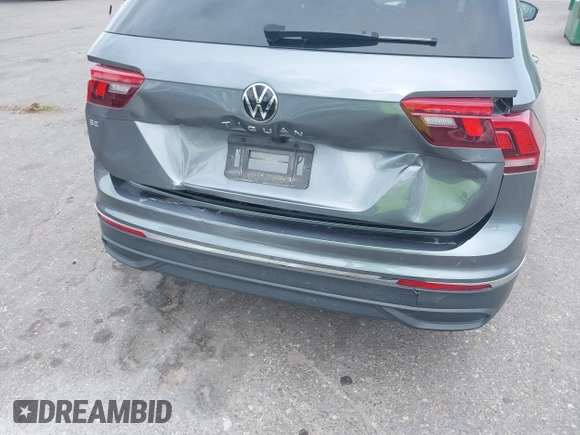 2024 Volkswagen Tiguan SE with VIN 3VV3B7AX8RM134486, listed as a IAAI auction lot 42095457 with 21,295 mi miles and . Bid and sale history available at DreamBid. Image 6.