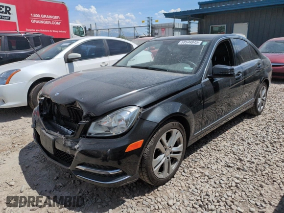 2013 Mercedes-Benz C 300 Sport z VIN WDDGF8AB2DA874626, wystawiony jako Copart lot #58544845 z przebiegiem Nie podano mil oraz Szkoda całkowita • Salvage title. Historia ofert i sprzedaży dostępna na DreamBid. Obrazek 1.