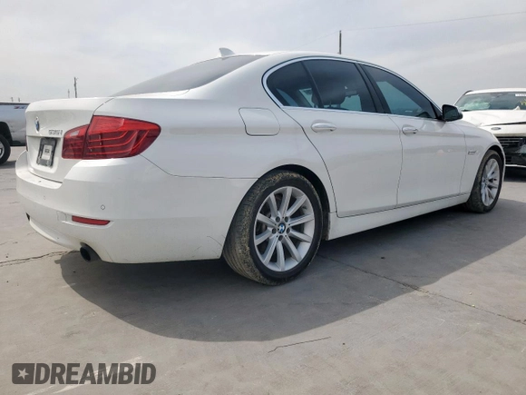 2014 BMW 5 Series 535i z VIN WBA5B1C59ED482543, wystawiony jako Copart lot #53393975 z przebiegiem 123 837 mil mil oraz Czysty tytuł • Clean title. Historia ofert i sprzedaży dostępna na DreamBid. Obrazek 3.