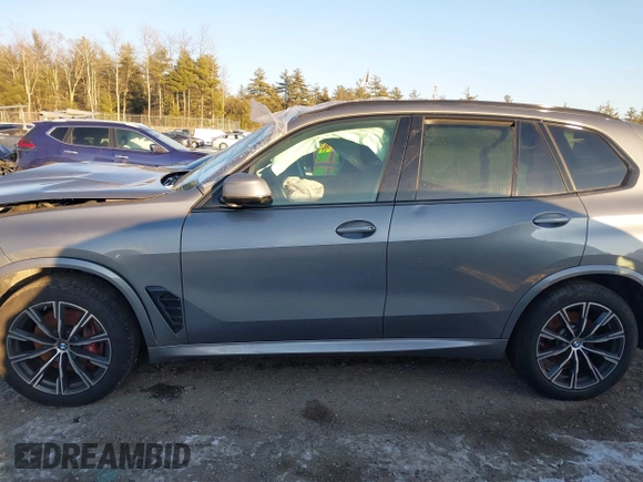2024 BMW X5 xDrive40i z VIN 5UX23EU06R9T45953, wystawiony jako IAAI lot #41338362 z przebiegiem 33 943 mil mil oraz . Historia ofert i sprzedaży dostępna na DreamBid. Obrazek 14.