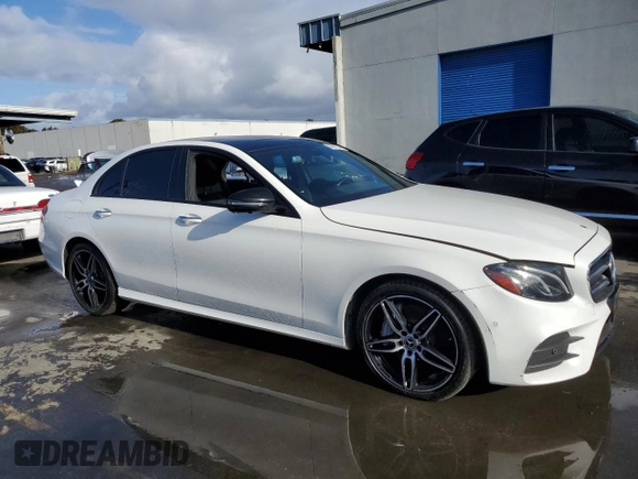 2019 Mercedes-Benz E-Class E 300 with VIN WDDZF4JB2KA646074, listed as a Copart auction lot 84917544 with 32,075 mi miles and Clean Title. Bid and sale history available at carsss.com. Image 4.