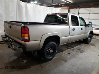 2002 GMC Sierra 1500HD SLE z VIN 1GTGK13U22F240809, wystawiony jako Copart lot #78621474 z przebiegiem 201 346 mil mil oraz Szkody całkowita. Historia ofert i sprzedaży dostępna na DreamBid. Obrazek 3.