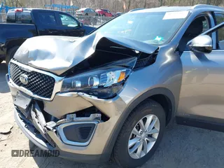 2017 Kia Sorento LX z VIN 5XYPGDA36HG267353, wystawiony jako IAAI lot #41785397 z przebiegiem 126 629 mil mil oraz . Historia ofert i sprzedaży dostępna na DreamBid. Obrazek 18.