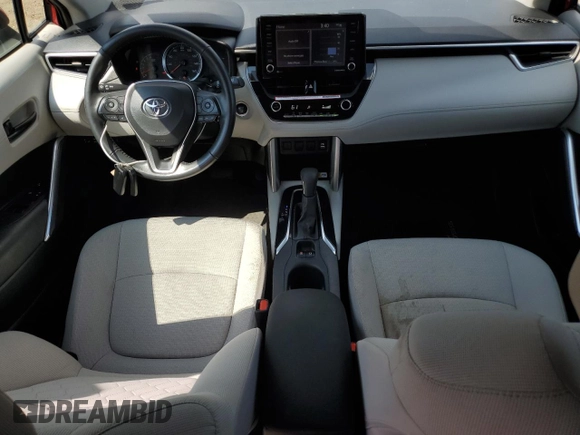2022 Toyota Corolla Cross LE z VIN 7MUCAABG6NV007698, wystawiony jako Copart lot #61803785 z przebiegiem 31 309 mil mil oraz Szkoda całkowita • Salvage title. Historia ofert i sprzedaży dostępna na DreamBid. Obrazek 8.