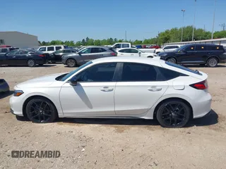 2025 Honda Civic Sport z VIN 19XFL2H82SE006769, wystawiony jako IAAI lot #41997613 z przebiegiem 1611 mil mil oraz . Historia ofert i sprzedaży dostępna na DreamBid. Obrazek 14.