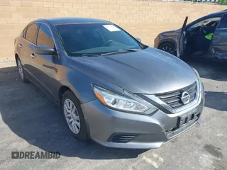 2017 Nissan Altima S z VIN 1N4AL3AP1HN346135, wystawiony jako IAAI lot #41573596 z przebiegiem 102 285 mil mil oraz . Historia ofert i sprzedaży dostępna na DreamBid. Obrazek 1.