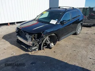 2021 Toyota RAV4 XLE Premium z VIN 2T3C1RFVXMW105387, wystawiony jako IAAI lot #42238526 z przebiegiem 58 627 mil mil oraz . Historia ofert i sprzedaży dostępna na DreamBid. Obrazek 17.