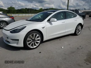 2019 Tesla Model 3 Mid Range z VIN 5YJ3E1EA5KF480188, wystawiony jako Copart lot #53817545 z przebiegiem 121 846 mil mil oraz Szkody całkowita. Historia ofert i sprzedaży dostępna na DreamBid. Obrazek 1.