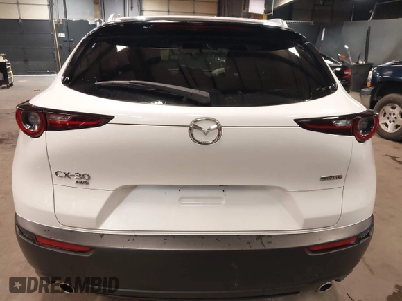 2024 Mazda CX-30 S Carbon Edition z VIN 3MVDMBCM4RM657165, wystawiony jako IAAI lot #42297738 z przebiegiem 7 041 mil mil oraz . Historia ofert i sprzedaży dostępna na DreamBid. Obrazek 17.