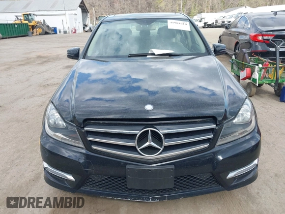 2014 Mercedes-Benz C 300 Sport z VIN WDDGF8AB6ER324705, wystawiony jako IAAI lot #41901610 z przebiegiem 83 748 mil mil oraz . Historia ofert i sprzedaży dostępna na DreamBid. Obrazek 12.