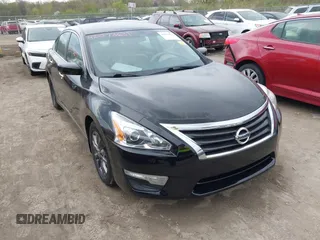 2015 Nissan Altima 2.5 SV with VIN 1N4AL3AP7FC582717, listed as a IAAI auction lot 42073631 with 137,788 mi miles. Bid and sale history available at carsss.com. Image 1.