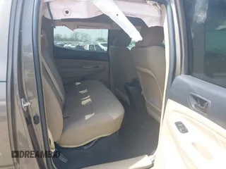 2015 Toyota Tacoma PreRunner z VIN 5TFJX4GN7FX043923, wystawiony jako IAAI lot #41930476 z przebiegiem 151 399 mil mil oraz . Historia ofert i sprzedaży dostępna na DreamBid. Obrazek 8.