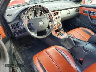 2000 Mercedes-Benz SLK 230 Kompressor с VIN WDBKK47F0YF145180, выставлен на аукционе Copart как лот 86648924 с пробегом 130 460 миль миль и Списание • Salvage title. История ставок и продаж доступна на DreamBid. Изображение 8.