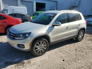 2012 Volkswagen Tiguan SE z VIN WVGAV7AX9CW531219, wystawiony jako Copart lot #81881644 z przebiegiem 125 695 mil mil oraz Szkody całkowita. Historia ofert i sprzedaży dostępna na DreamBid. Obrazek 1.