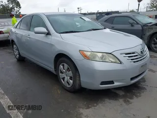 2007 Toyota Camry CE z VIN 4T1BE46K17U675168, wystawiony jako IAAI lot #42429189 z przebiegiem 178 446 mil mil oraz . Historia ofert i sprzedaży dostępna na DreamBid. Obrazek 1.