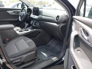 2023 Chevrolet Blazer LT z VIN 3GNKBCR49PS185542, wystawiony jako IAAI lot #41975537 z przebiegiem 24 129 mil mil oraz . Historia ofert i sprzedaży dostępna na DreamBid. Obrazek 5.