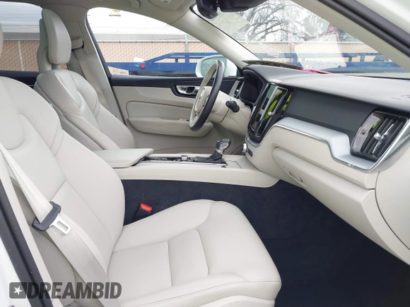 2018 Volvo XC60 Momentum z VIN YV4102RK6J1008472, wystawiony jako IAAI lot #41789008 z przebiegiem 64 123 mil mil oraz . Historia ofert i sprzedaży dostępna na DreamBid. Obrazek 5.