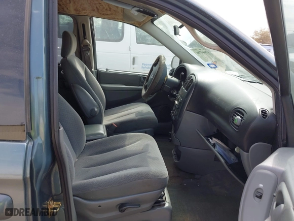 2006 Dodge Grand Caravan SXT with VIN 2D4GP44L96R744638, listed as a IAAI auction lot 41684766 with 137,828 mi miles. Bid and sale history available at carsss.com. Image 5.