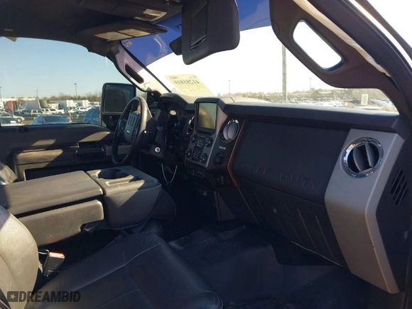 2015 Ford Super Duty F-250 SRW Lariat with VIN 1FT7W2BT2FEA01422, listed as a IAAI auction lot 41281819 with 170,832 mi miles. Bid and sale history available at carsss.com. Image 5.