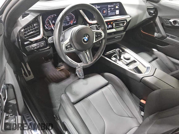 2025 BMW Z4 sDrive30i z VIN WBAHF3C04SWY38592, wystawiony jako Copart lot #55865365 z przebiegiem 11 980 mil mil oraz Tytuł czysty. Historia ofert i sprzedaży dostępna na DreamBid. Obrazek 8.