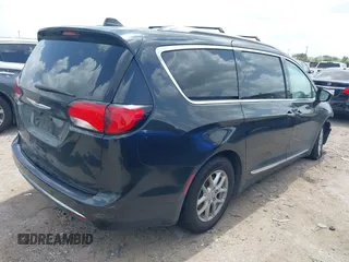 2020 Chrysler Pacifica Touring L with VIN 2C4RC1BG6LR173126, listed as a IAAI auction lot 42517961 with 75,014 mi miles and . Bid and sale history available at DreamBid. Image 4.