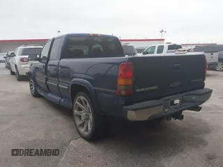 2000 Chevrolet Silverado 2500 LS z VIN 1GCFC29U5YE259603, wystawiony jako IAAI lot #42426550 z przebiegiem 229 438 mil mil oraz . Historia ofert i sprzedaży dostępna na DreamBid. Obrazek 3.