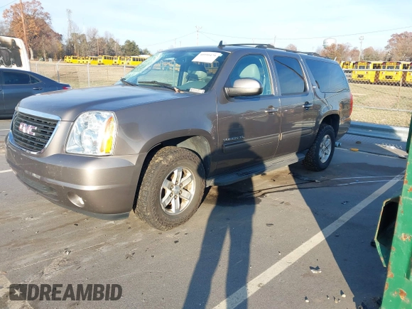 2014 GMC Yukon XL SLT with VIN 1GKS1KE06ER127515, listed as a IAAI auction lot 40990479 with 236,725 mi miles. Bid and sale history available at carsss.com. Image 17.