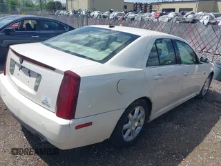 2005 Cadillac STS z VIN 1G6DW677750171537, wystawiony jako IAAI lot #42270330 z przebiegiem 126 889 mil mil oraz . Historia ofert i sprzedaży dostępna na DreamBid. Obrazek 4.
