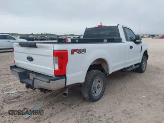 2019 Ford Super Duty F-250 SRW XL with VIN 1FTBF2B62KED26134, listed as a IAAI auction lot 41908568 with 114,259 mi miles. Bid and sale history available at carsss.com. Image 4.
