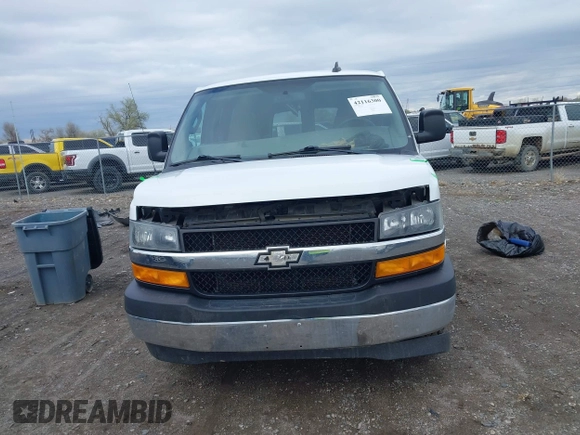 2018 Chevrolet Express Passenger LT z VIN 1GAZGPFG0J1329933, wystawiony jako IAAI lot #42116300 z przebiegiem 114 269 mil mil oraz . Historia ofert i sprzedaży dostępna na DreamBid. Obrazek 12.