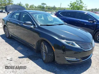 2015 Lincoln MKZ z VIN 3LN6L2G97FR619264, wystawiony jako IAAI lot #42030235 z przebiegiem 116 727 mil mil oraz . Historia ofert i sprzedaży dostępna na DreamBid. Obrazek 1.
