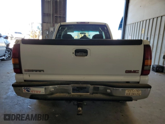 2000 GMC New Sierra 1500 SL with VIN 2GTEC19V1Y1331705, listed as a Copart auction lot 43594875 with 318,533 mi miles and Clean Title. Bid and sale history available at carsss.com. Image 6.