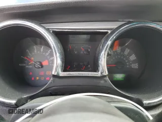 2007 Ford Mustang Deluxe z VIN 1ZVHT80N075219801, wystawiony jako Copart lot #57247925 z przebiegiem 203 385 mil mil oraz Czysty tytuł • Clean title. Historia ofert i sprzedaży dostępna na DreamBid. Obrazek 9.
