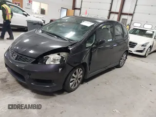 2013 Honda Fit Sport z VIN JHMGE8H56DC019556, wystawiony jako IAAI lot #41140755 z przebiegiem Nie podano mil oraz . Historia ofert i sprzedaży dostępna na DreamBid. Obrazek 2.