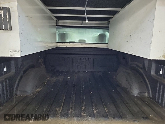 2019 Ford F-150 XL z VIN 1FTEX1EB6KKC03662, wystawiony jako IAAI lot #42566249 z przebiegiem 158 102 mil mil oraz . Historia ofert i sprzedaży dostępna na DreamBid. Obrazek 4.