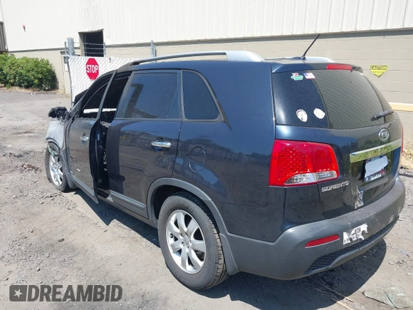 2012 Kia Sorento LX with VIN 5XYKTDA6XCG251259, listed as a IAAI auction lot 39861930 with Not Provided miles. Bid and sale history available at carsss.com. Image 3.