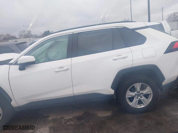2019 Toyota RAV4 XLE with VIN 2T3W1RFV1KW050712, listed as a IAAI auction lot 41296561 with NaN miles. Bid and sale history available at carsss.com. Image 14.