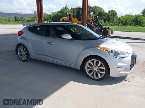 2012 Hyundai Veloster w/Gray Int z VIN KMHTC6ADXCU056898, wystawiony jako IAAI lot #40366687 z przebiegiem 137 161 mil mil oraz . Historia ofert i sprzedaży dostępna na DreamBid. Obrazek 1.
