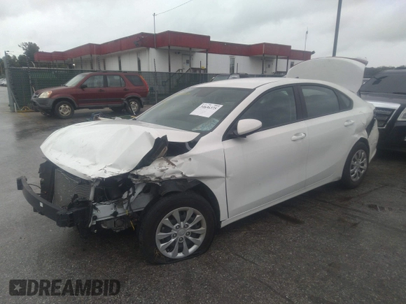 2021 Kia Forte LXS z VIN 3KPF24AD1ME353552, wystawiony jako IAAI lot #34636375 z przebiegiem 15 570 mil mil oraz . Historia ofert i sprzedaży dostępna na DreamBid. Obrazek 2.