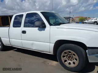 2005 Chevrolet Silverado 1500 LS with VIN 2GCEC19V351168700, listed as a IAAI auction lot 42018925 with 229,386 mi miles. Bid and sale history available at carsss.com. Image 6.
